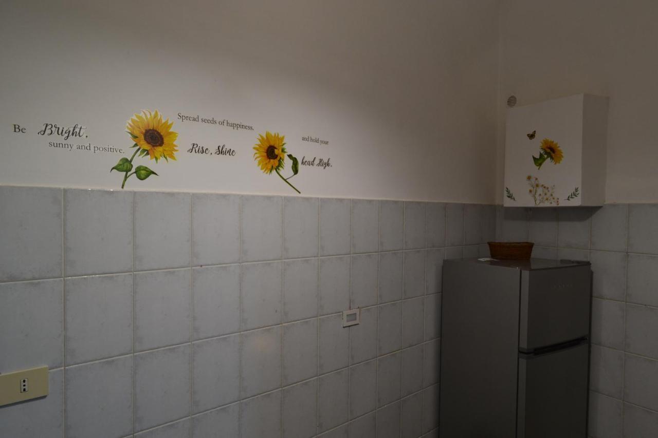 Apartment Sunflower House Rom